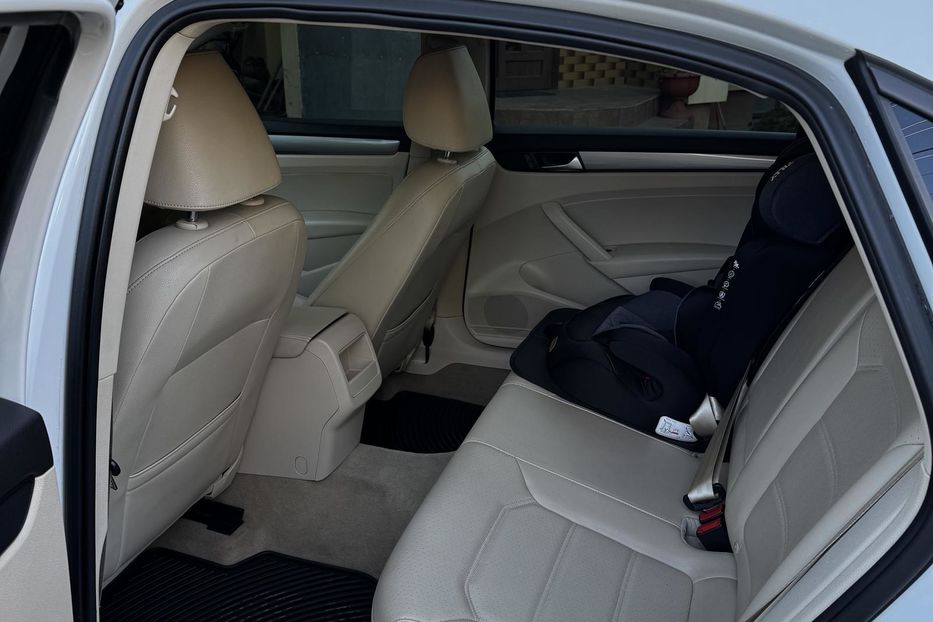Продам Volkswagen Passat B7 2014 года в Луцке