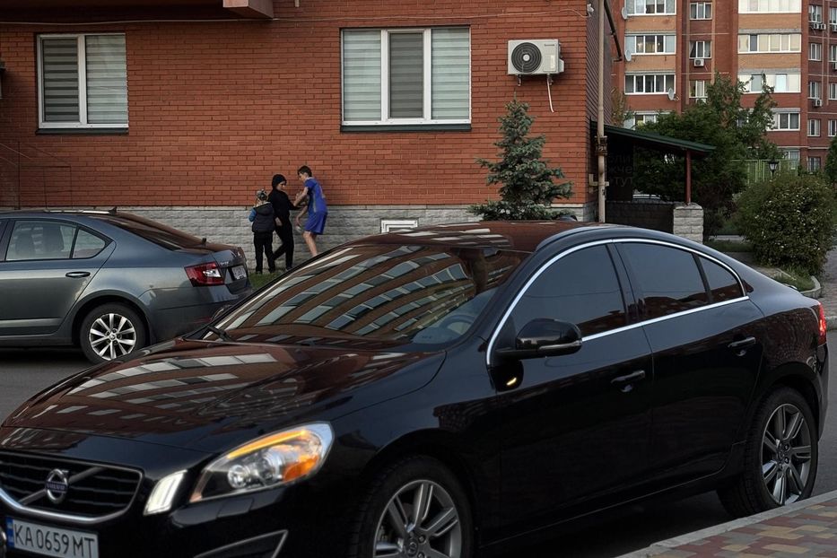 Продам Volvo S60 Summum 2012 года в Киеве