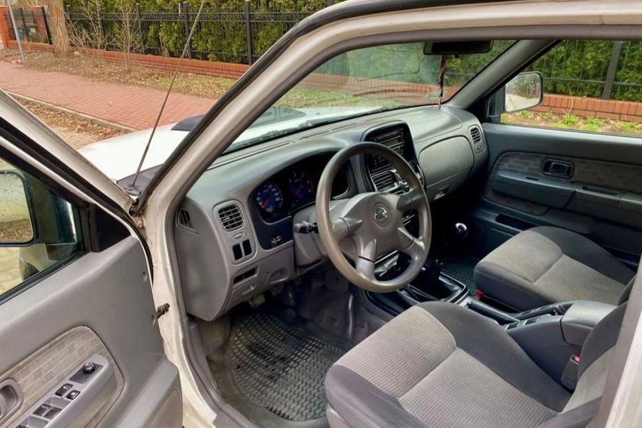 Продам Nissan NP300 2011 года в г. Изюм, Харьковская область