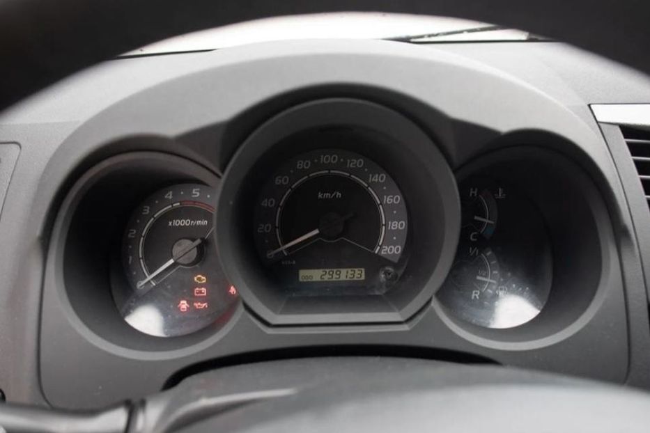 Продам Toyota Hilux 2006 года в г. Коростень, Житомирская область