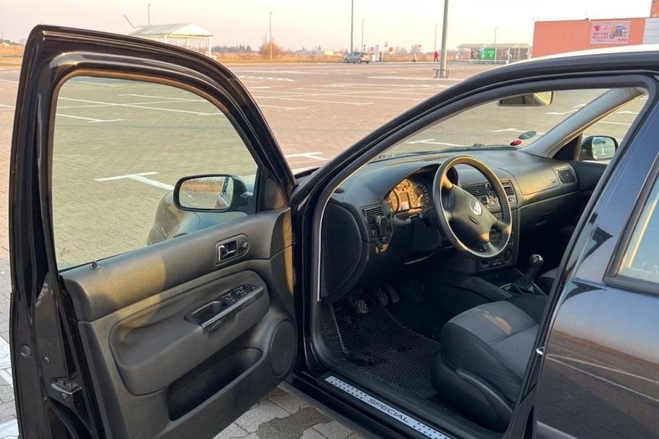 Продам Volkswagen Golf  VI 2002 года в Луцке