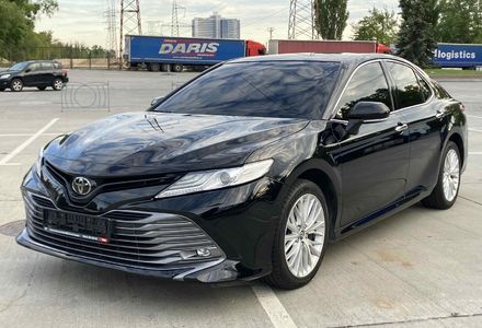 Продам Toyota Camry Premium  2018 года в Киеве