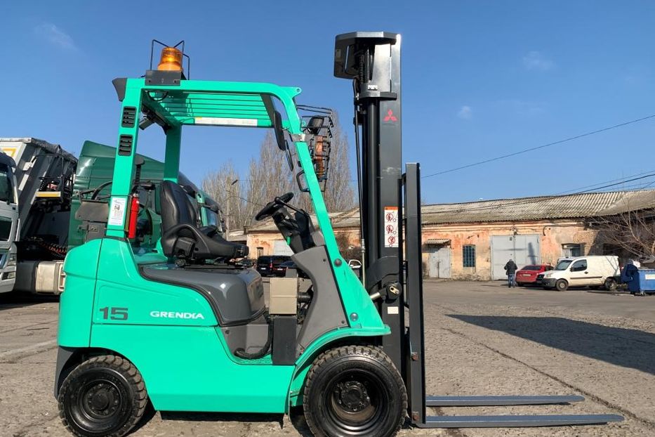 Продам Mitsubishi FG Автопогрузчик вилочный, на спарке пневмо, с мачтой триплекс 5.5 метров 2016 года в Полтаве