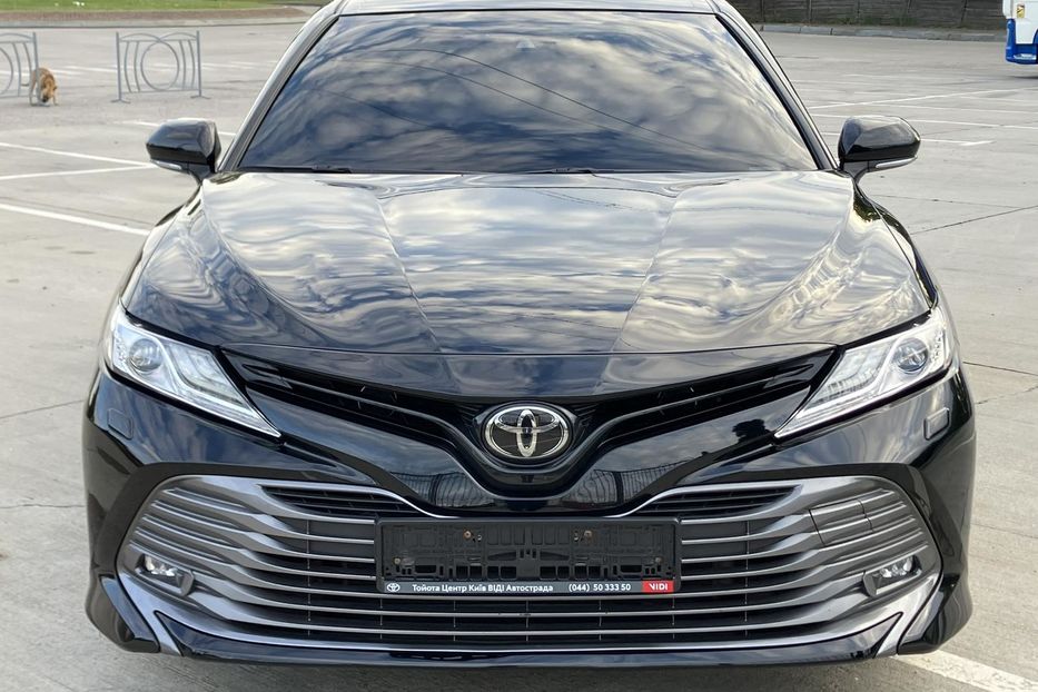 Продам Toyota Camry Premium  2018 года в Киеве