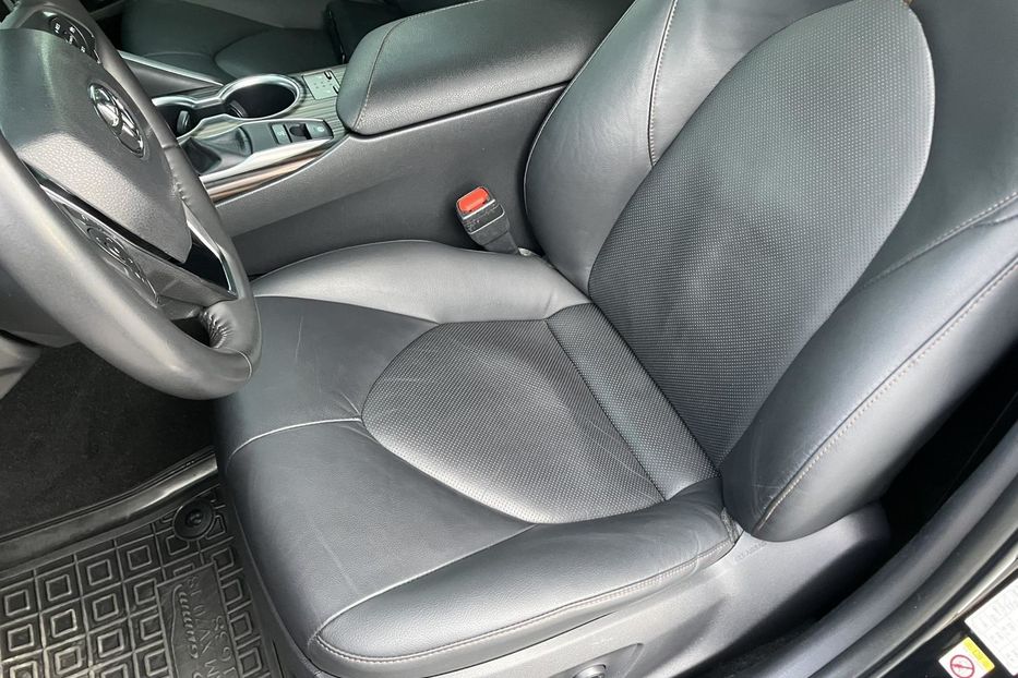 Продам Toyota Camry Premium  2018 года в Киеве