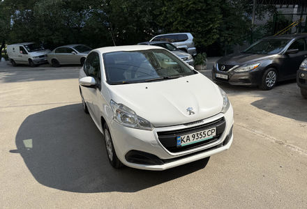 Продам Peugeot 208 2016 года в Киеве