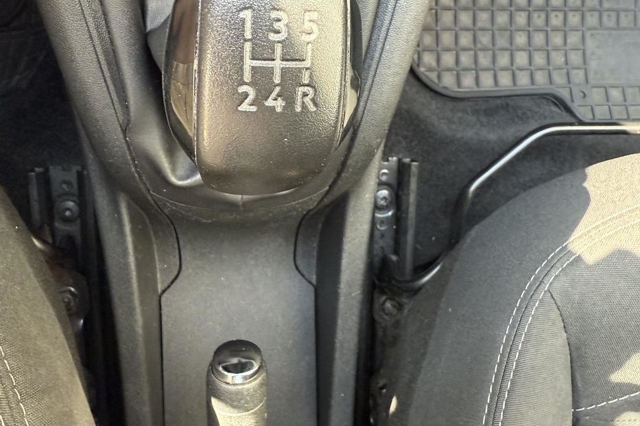 Продам Peugeot 208 2016 года в Киеве