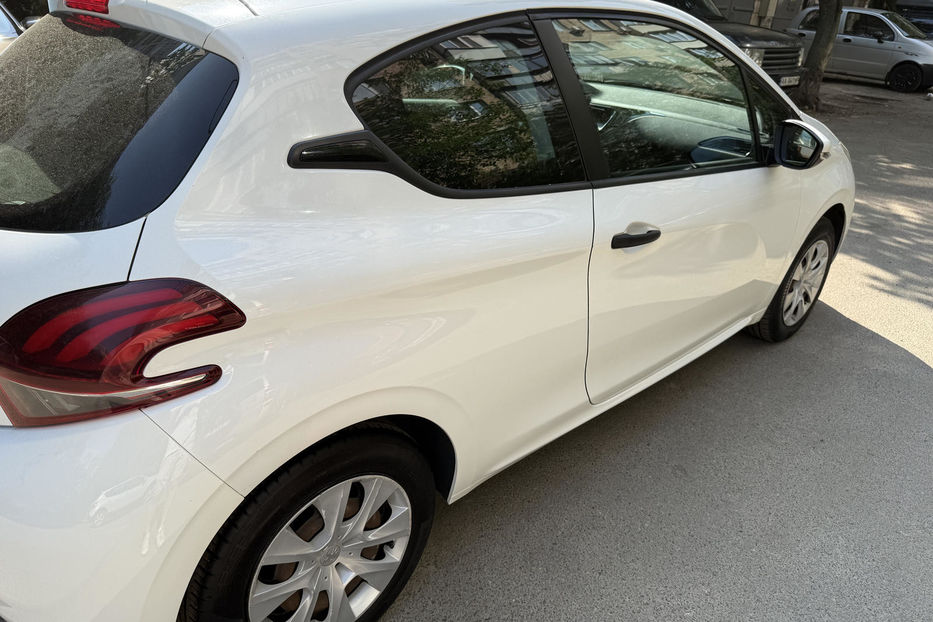 Продам Peugeot 208 2016 года в Киеве