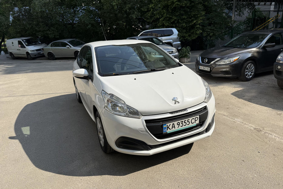 Продам Peugeot 208 2016 года в Киеве