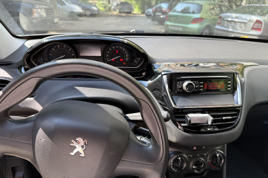 Продам Peugeot 208 2016 года в Киеве