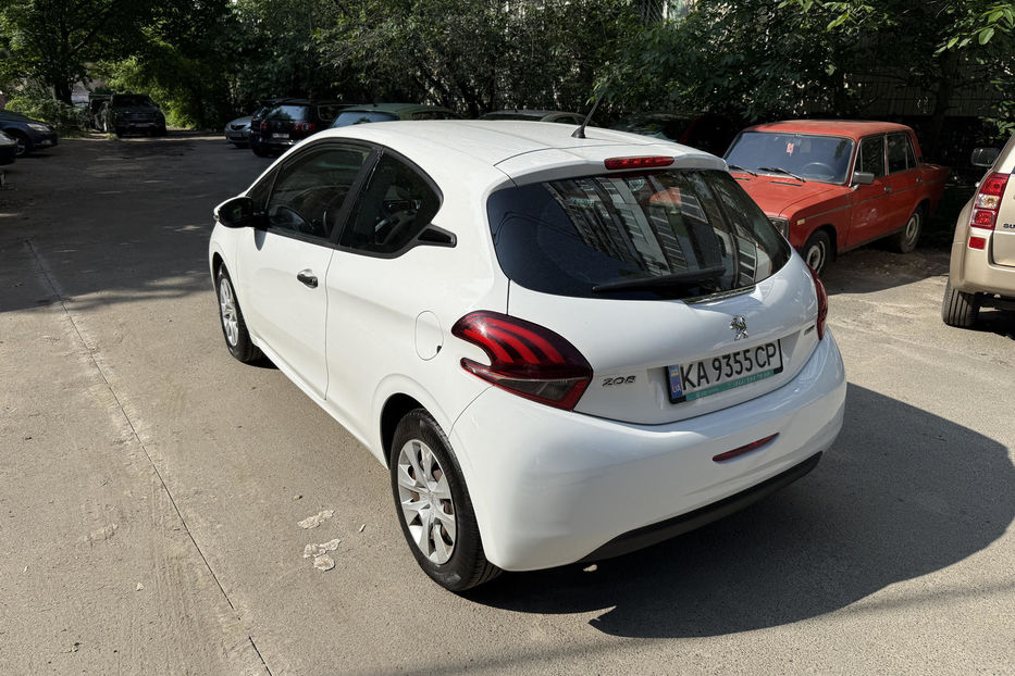 Продам Peugeot 208 2016 года в Киеве
