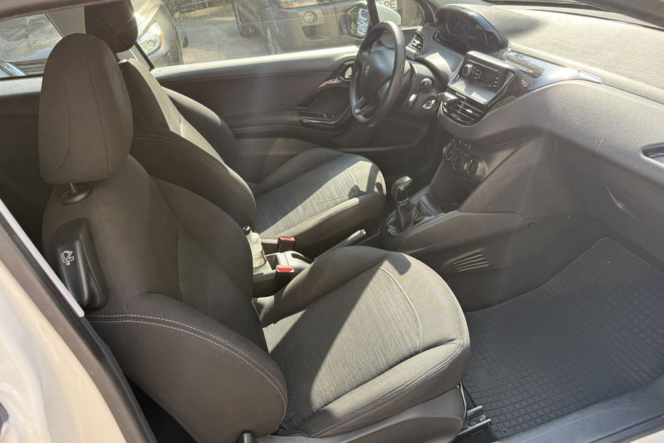 Продам Peugeot 208 2016 года в Киеве
