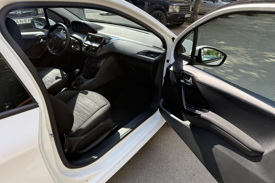 Продам Peugeot 208 2016 года в Киеве