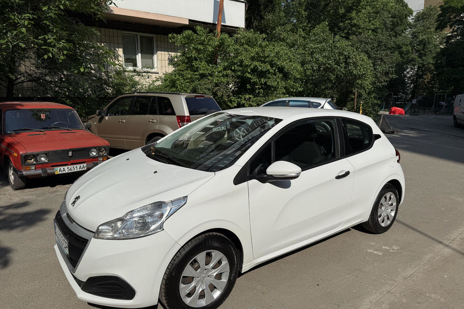 Продам Peugeot 208 2016 года в Киеве