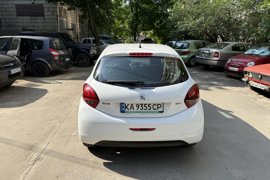 Продам Peugeot 208 2016 года в Киеве