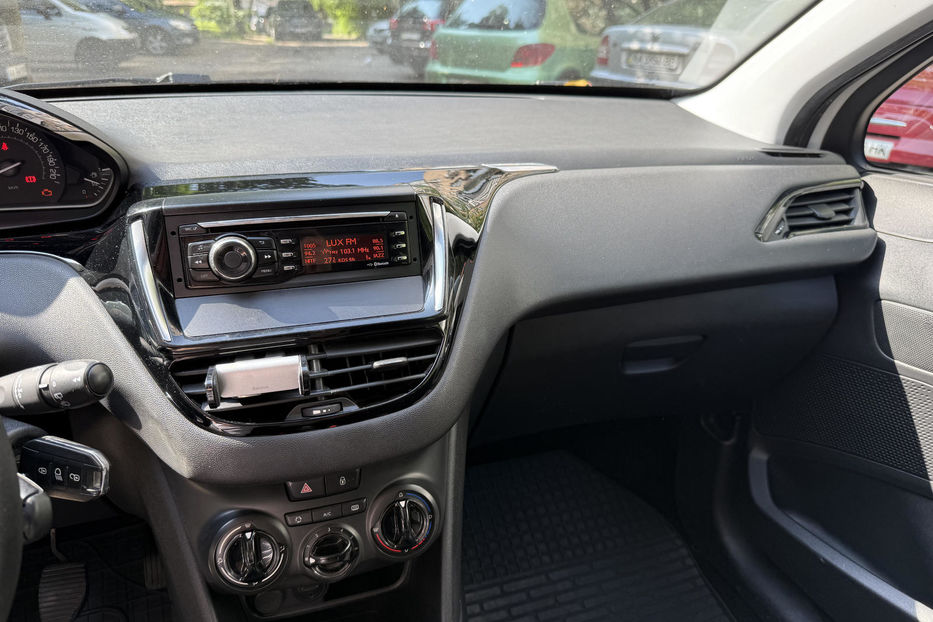 Продам Peugeot 208 2016 года в Киеве