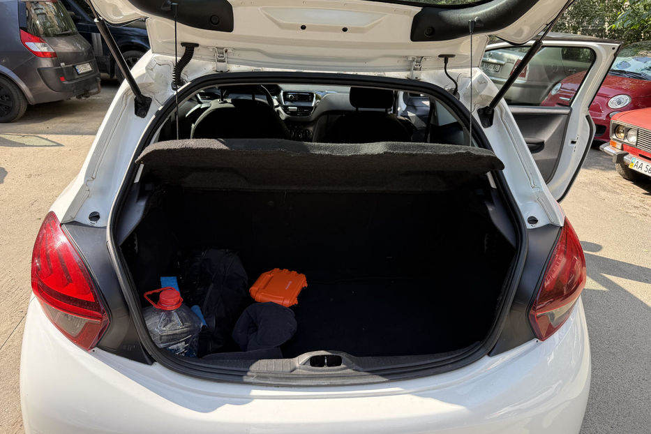 Продам Peugeot 208 2016 года в Киеве