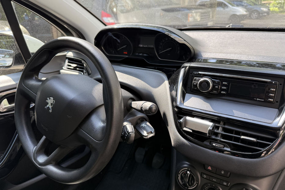 Продам Peugeot 208 2016 года в Киеве