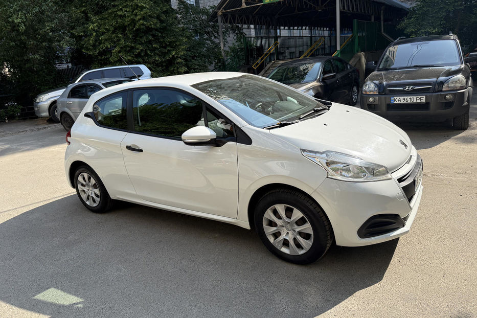 Продам Peugeot 208 2016 года в Киеве