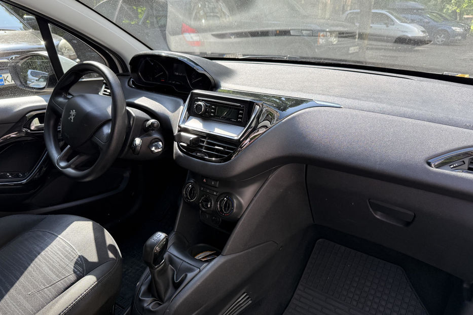 Продам Peugeot 208 2016 года в Киеве