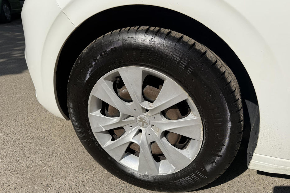 Продам Peugeot 208 2016 года в Киеве
