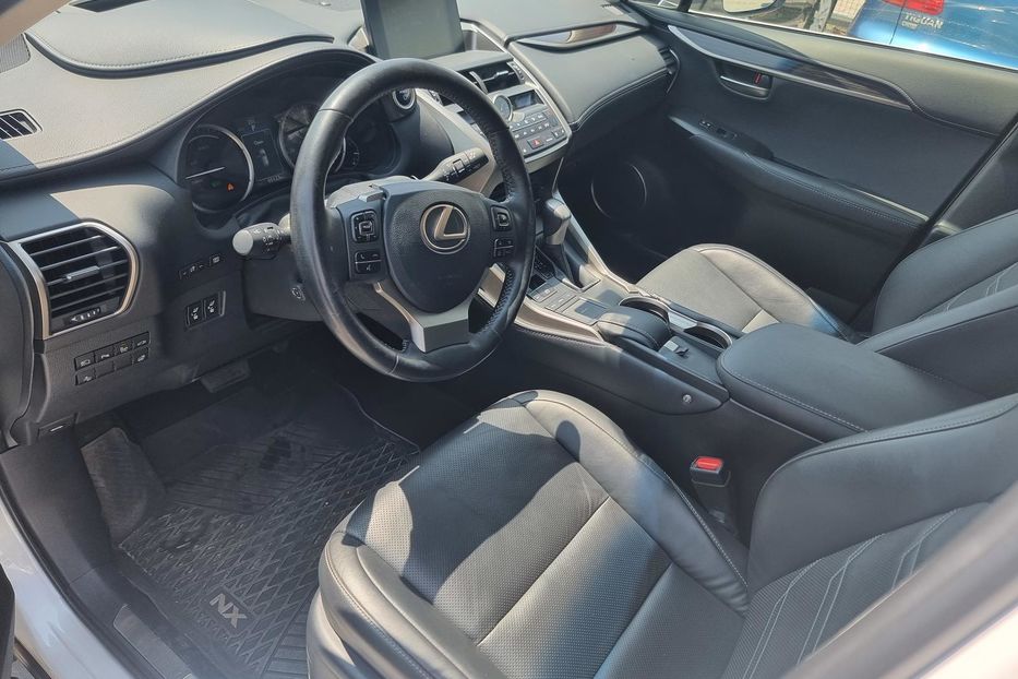 Продам Lexus NX 200 Hybrid 2016 года в Одессе
