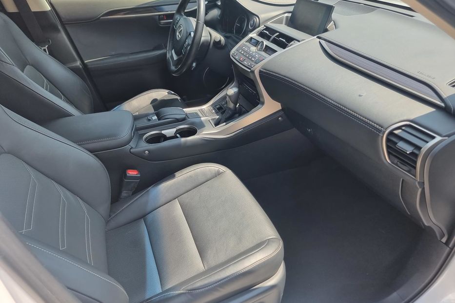 Продам Lexus NX 200 Hybrid 2016 года в Одессе