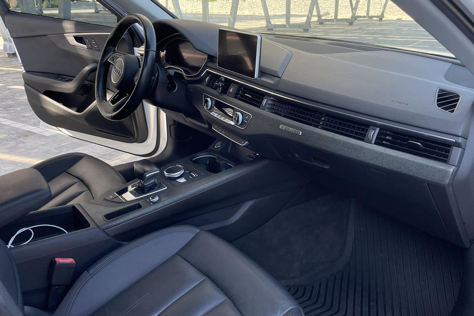 Продам Audi A4 Premium S-line 2016 года в Львове