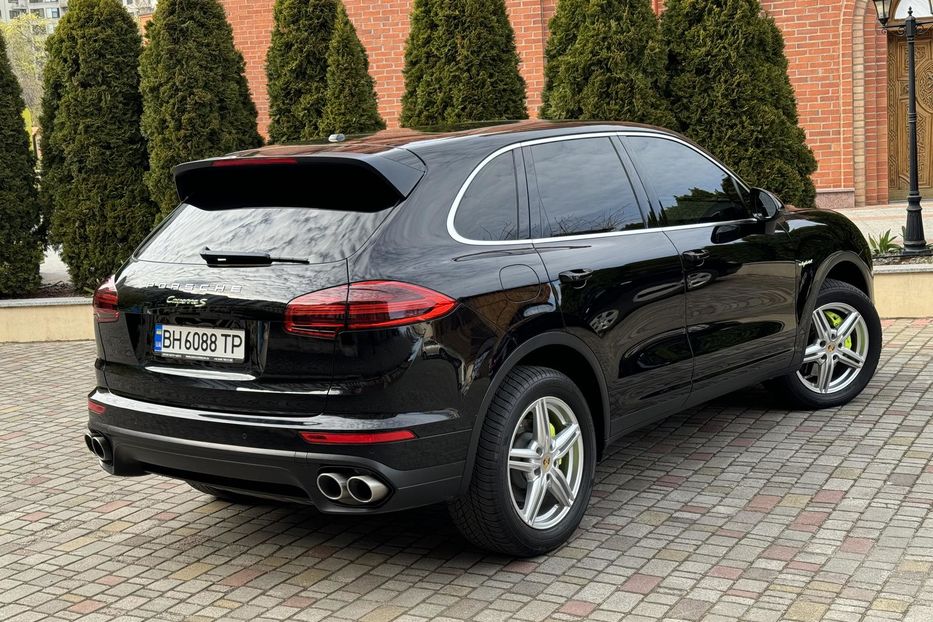Продам Porsche Cayenne  Plug-in Hybrid 2016 года в Одессе