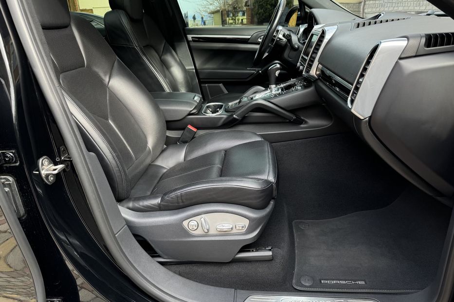 Продам Porsche Cayenne  Plug-in Hybrid 2016 года в Одессе