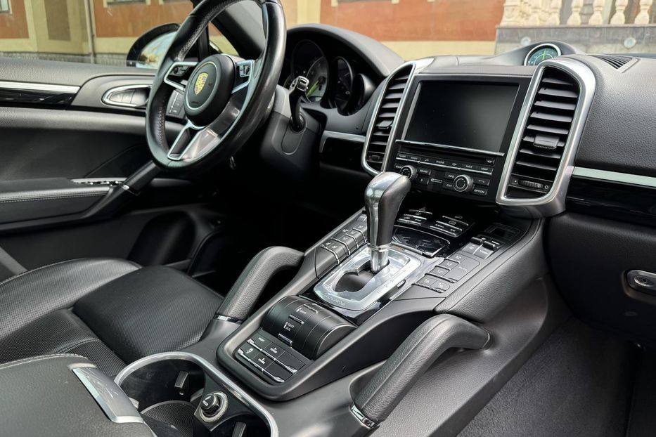 Продам Porsche Cayenne  Plug-in Hybrid 2016 года в Одессе