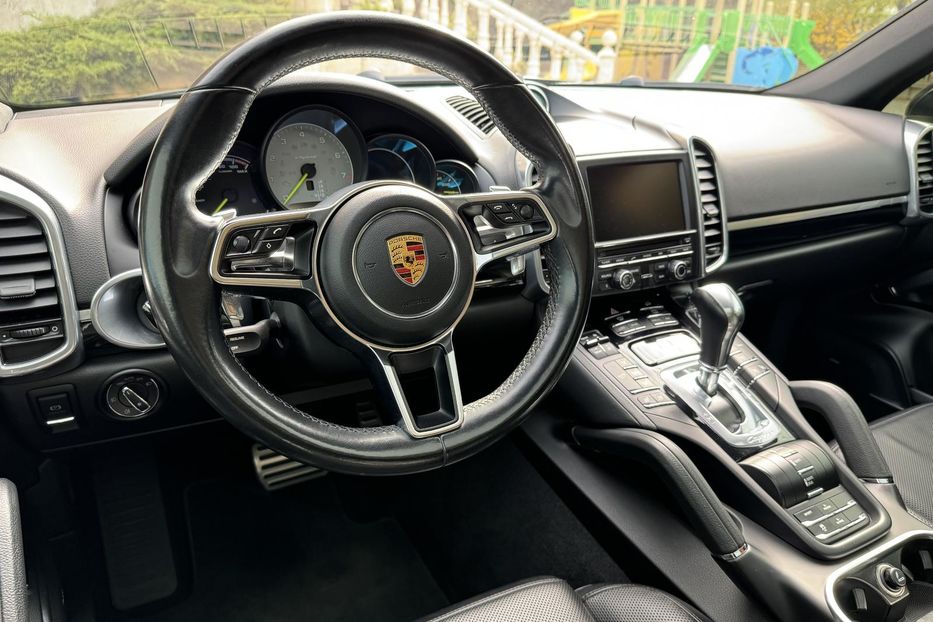 Продам Porsche Cayenne  Plug-in Hybrid 2016 года в Одессе