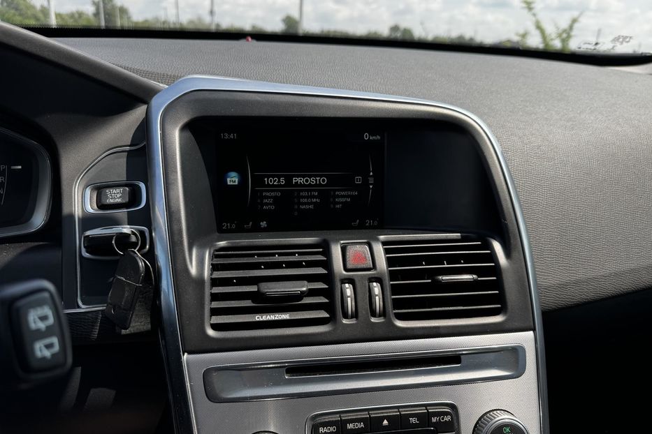 Продам Volvo XC60 2016 года в Киеве