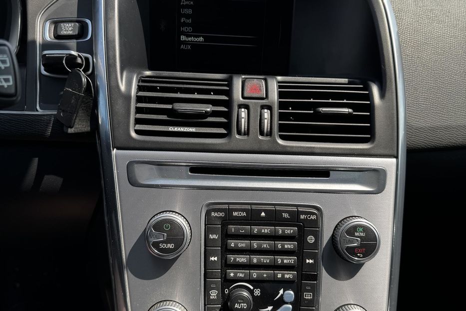 Продам Volvo XC60 2016 года в Киеве