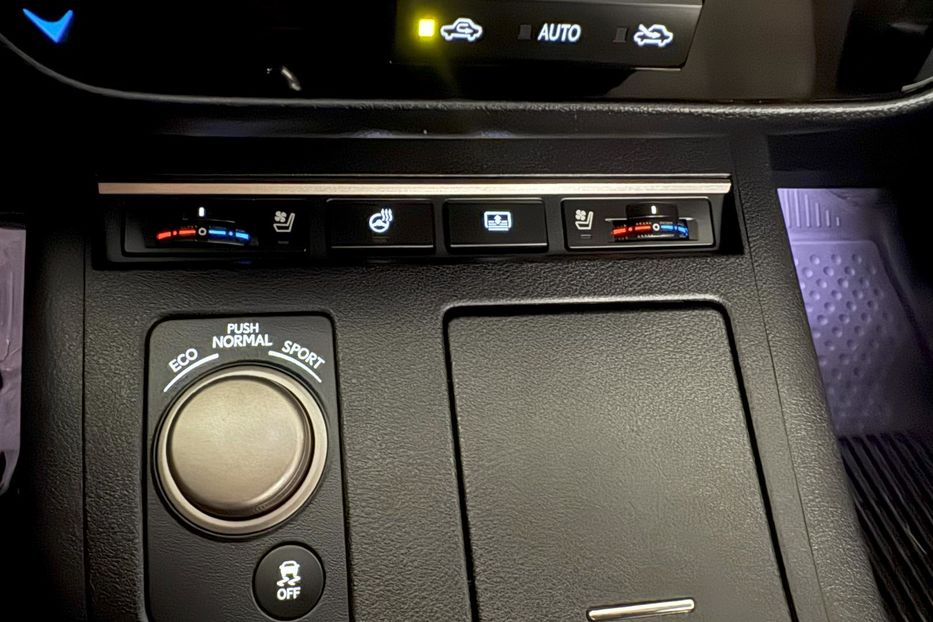 Продам Lexus ES 350 2015 года в Харькове