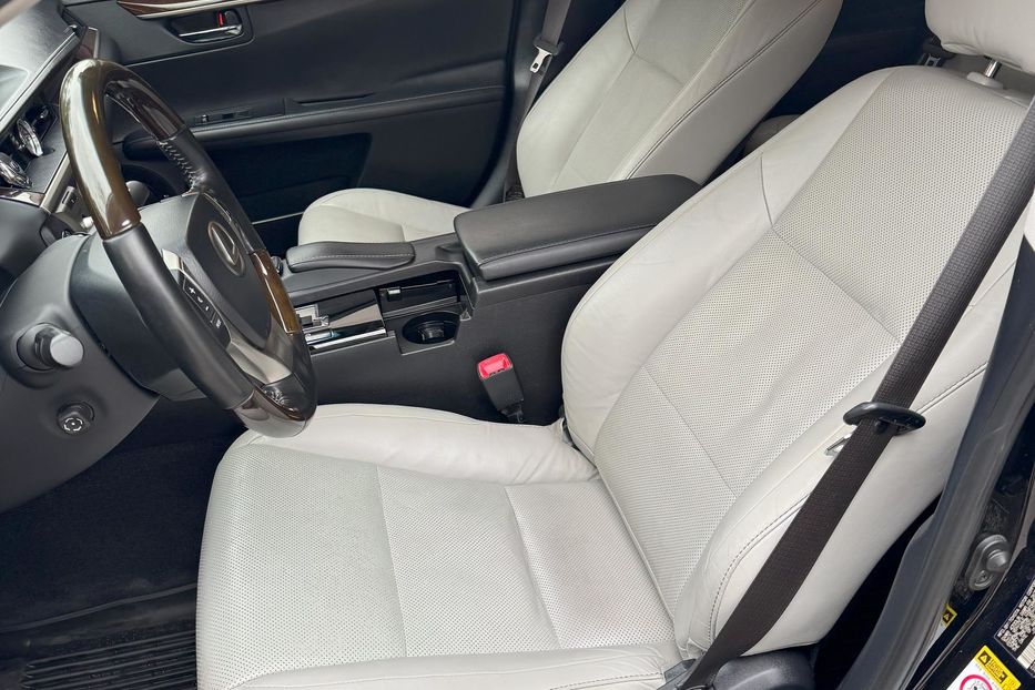 Продам Lexus ES 350 2015 года в Харькове