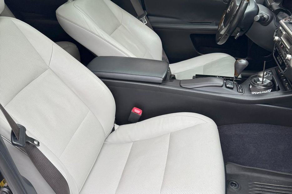Продам Lexus ES 350 2015 года в Харькове