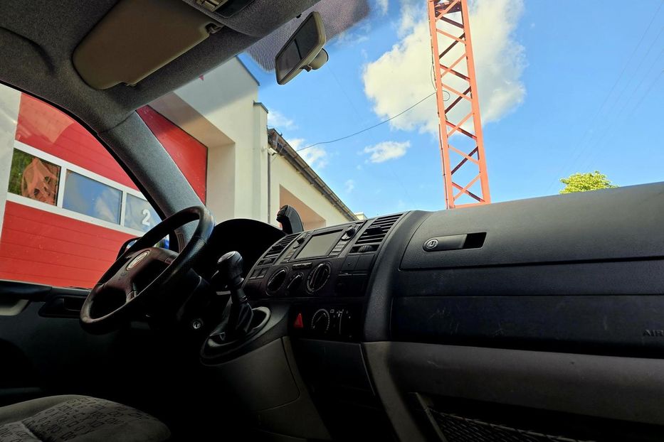 Продам Volkswagen T5 (Transporter) пасс. 2004 года в Львове