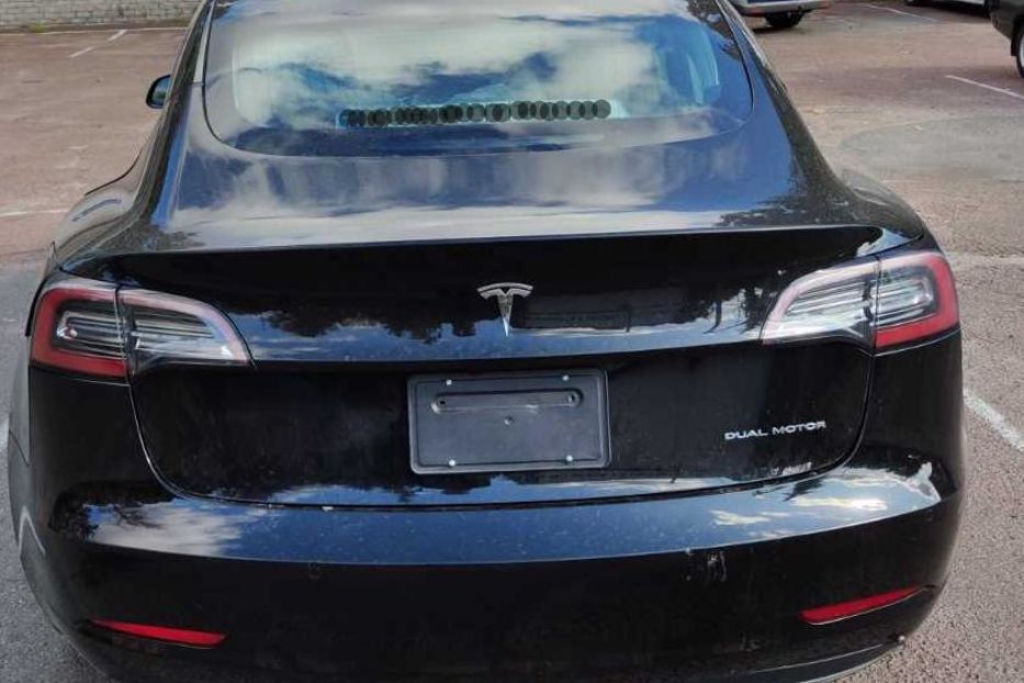 Продам Tesla Model 3 Premium pack 2021 года в Киеве