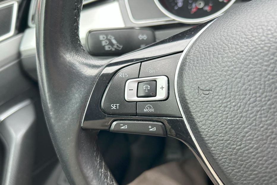 Продам Volkswagen Passat B8 2017 года в Киеве