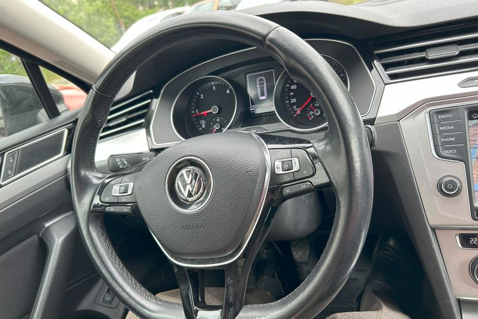 Продам Volkswagen Passat B8 2017 года в Киеве