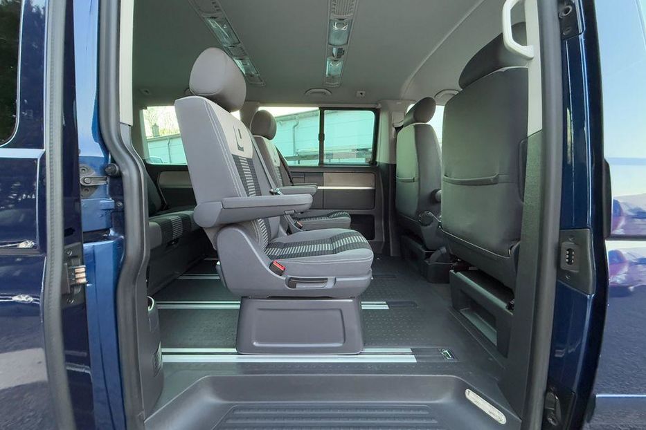 Продам Volkswagen T5 (Transporter) пасс. 2010 года в Сумах