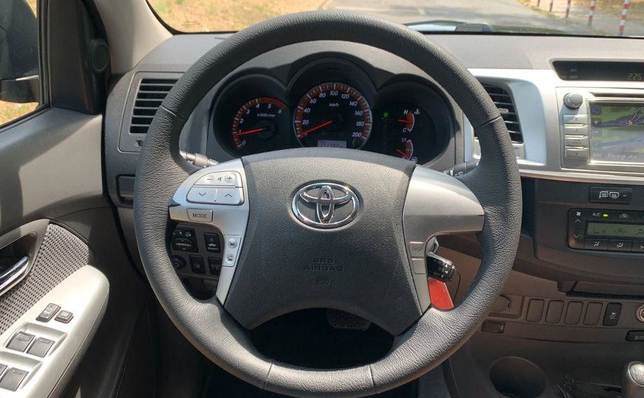 Продам Toyota Hilux 2011 года в Запорожье