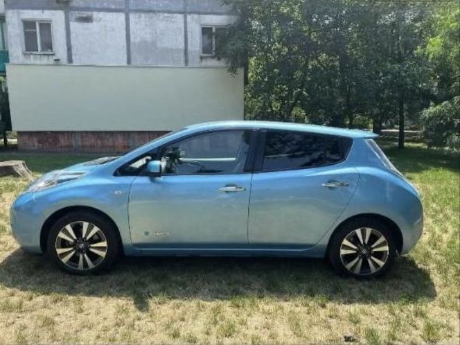 Продам Nissan Leaf SL 2016 года в Киеве
