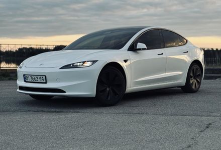 Продам Tesla Model 3 2024 года в г. Кременчуг, Полтавская область
