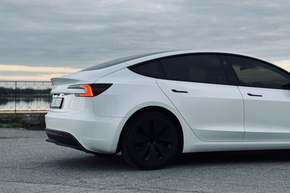 Продам Tesla Model 3 2024 года в г. Кременчуг, Полтавская область
