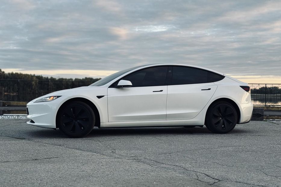 Продам Tesla Model 3 2024 года в г. Кременчуг, Полтавская область