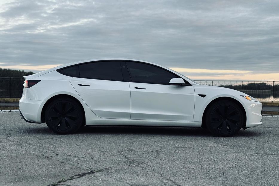 Продам Tesla Model 3 2024 года в г. Кременчуг, Полтавская область