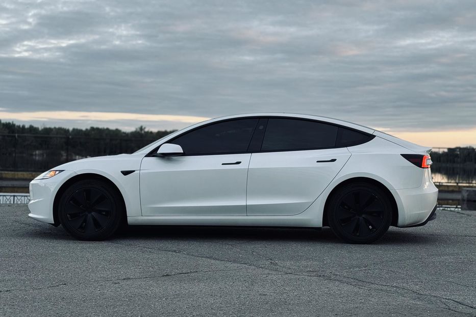 Продам Tesla Model 3 2024 года в г. Кременчуг, Полтавская область