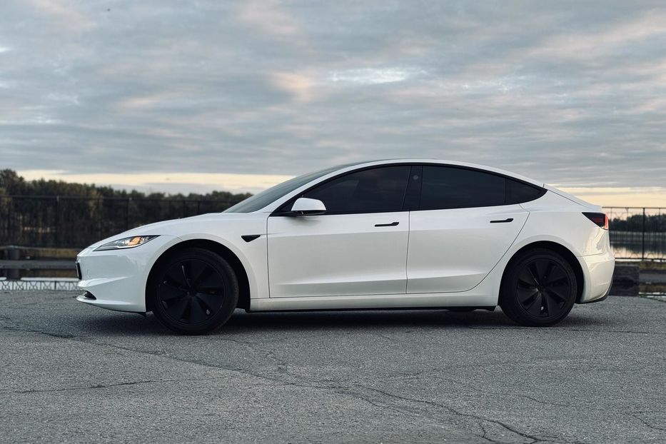 Продам Tesla Model 3 2024 года в г. Кременчуг, Полтавская область
